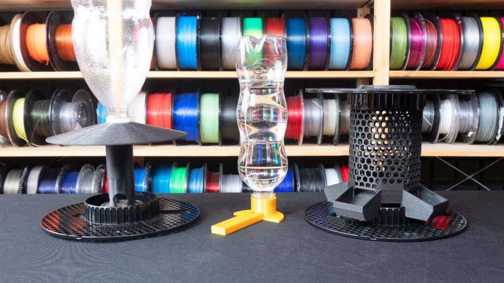 Acessórios impressos em 3D para pets em diversas cores e formatos