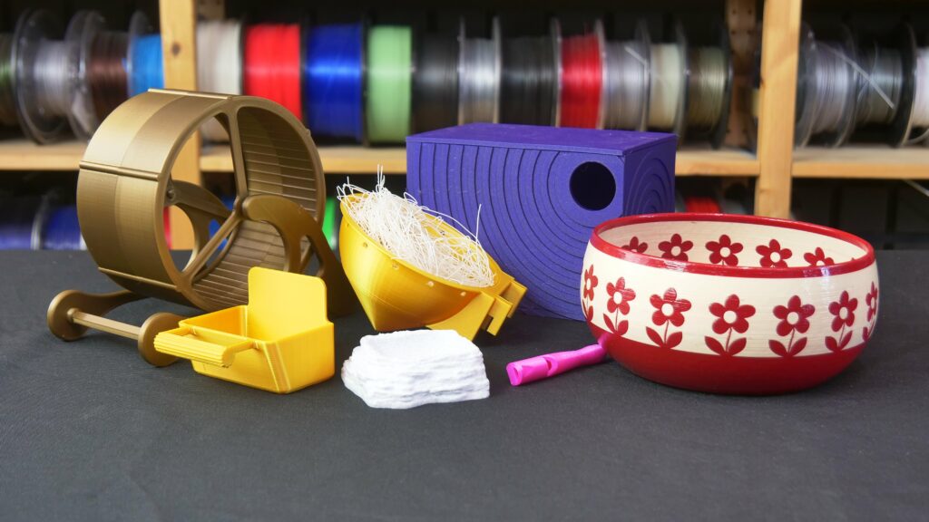 Acessórios impressos em 3D para pets em diversas cores e formatos
